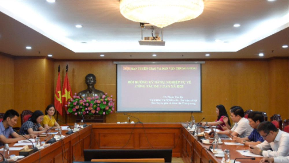 Hội nghị bồi dưỡng kỹ năng, nghiệp vụ về công tác dư luận xã hội. gen-h-27-6-boi-duong-nghiep-vu-4957.jpg