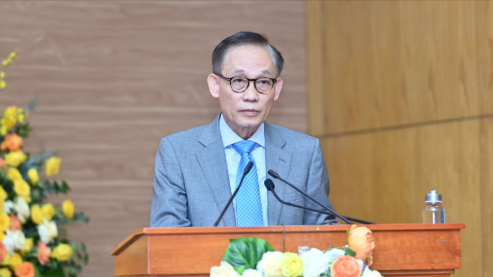 Đồng chí Lê Hoài Trung, Bí thư Trung ương Đảng, Chánh Văn phòng Trung ương Đảng, Phó Bí thư Thường trực Đảng ủy các các cơ quan Đảng Trung ương, Bí thư Đảng ủy Cơ quan Đảng ủy Các cơ quan Đảng Trung ương phát biểu chỉ đạo tại Đại hội. (Ảnh: Đăng Khoa) dc-lht-2-1308.jpg
