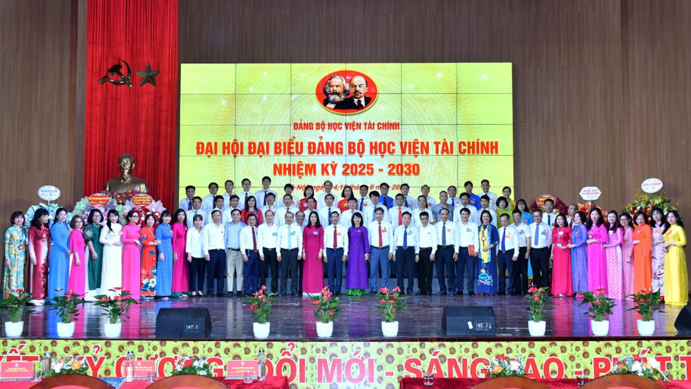 Đại hội Đảng bộ Học viện Tài chính nhiệm kỳ 2025-2030 đã kết thúc thành công. (Ảnh: ĐĂNG KHOA) ky-niem-3570.jpg
