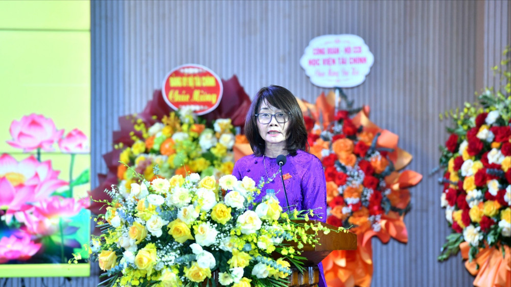 Đồng chí Nguyễn Thị Thu Lan, Phó Bí thư chuyên trách Đảng ủy Bộ Tài chính phát biểu tại Đại hội. (Ảnh: ĐĂNG KHOA) dc-thu-lan-1663.jpg