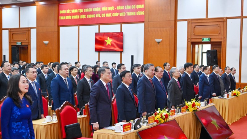 Tổng Bí thư Tô Lâm và các đồng chí lãnh đạo, nguyên lãnh đạo Đảng, Nhà nước dự Đại hội. (Ảnh: THỦY NGUYÊN) tbt-to-lam-3190.jpg