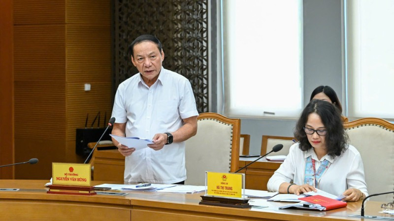 Đồng chí Nguyễn Văn Hùng báo cáo kết quả công tác bảo vệ nền tảng tư tưởng của Đảng của Đảng bộ Chính phủ. (Ảnh: Duy Linh) gen-h-dc-nv-hung-7760.jpg