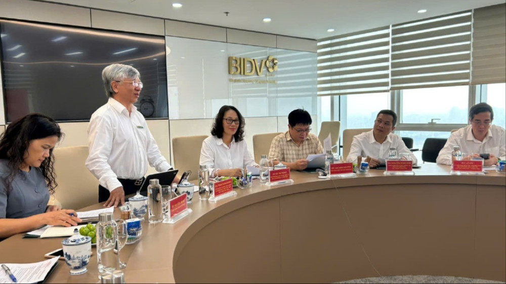 Phó Bí thư Thường trực Đảng ủy BIDV Trần Xuân Hoàng đề nghị có tiêu chí riêng đối với các tác phẩm của người viết không chuyên. dc-bidv-111.jpg