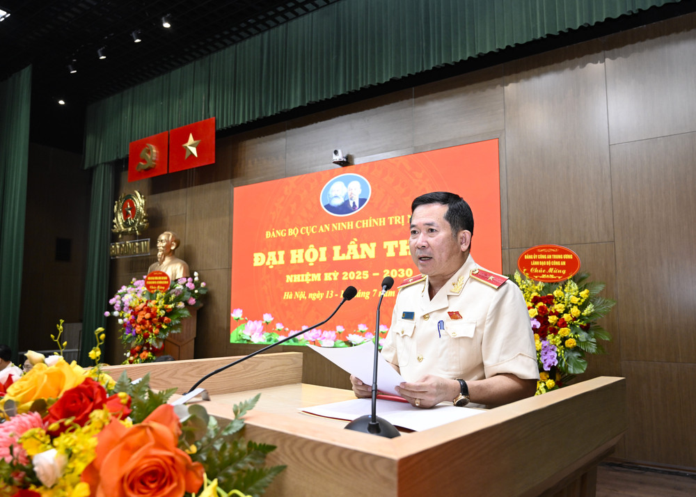 Thiếu tướng Đinh Văn Nơi, Bí thư Đảng ủy, Cục trưởng Cục An ninh chính trị nội bộ phát biểu khai mạc Đại hội. dc-dinh-van-noi.jpg