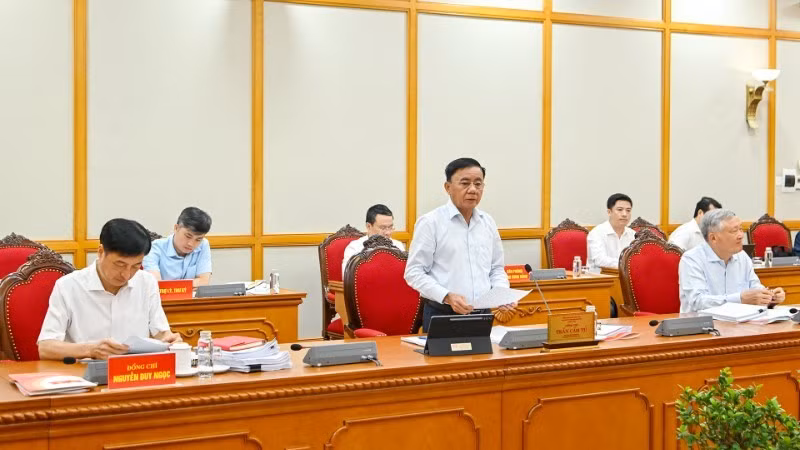 Tổ công tác của Bộ Chính trị làm việc với các ban thường vụ tỉnh ủy, thành ủy về tổ chức Đại hội đảng bộ nhiệm kỳ 2025-2030. (Ảnh: THỦY NGUYÊN)