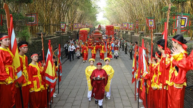 Giỗ Tổ Hùng Vương tại TP.HCM: Hàng nghìn người dâng hương tưởng nhớ các Vua Hùng