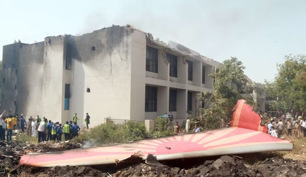 Hiện trường vụ rơi máy bay ở Ấn Độ. (Ảnh: Tân Hoa xã)