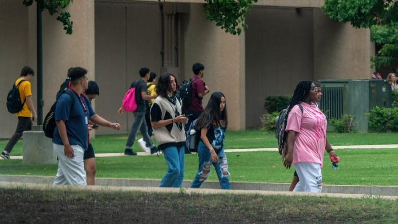 Khuôn viên một trường học ở Plano, Texas. (Ảnh: THX)