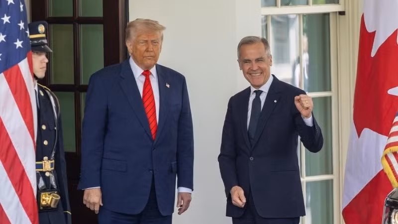 Tổng thống Mỹ Donald Trump chào đón Thủ tướng Canada Mark Carney tại Nhà Trắng ở Washington D.C. ngày 6/5/2025. (Ảnh: Tân Hoa xã)