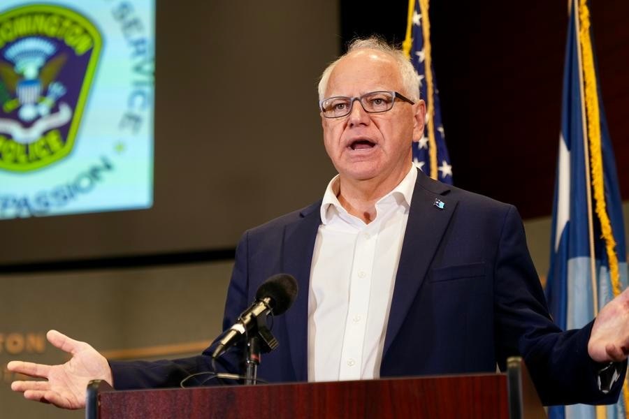 Thống đốc bang Minnesota Tim Walz. (Ảnh: Tân Hoa xã) thong-doc-minnesota.jpg