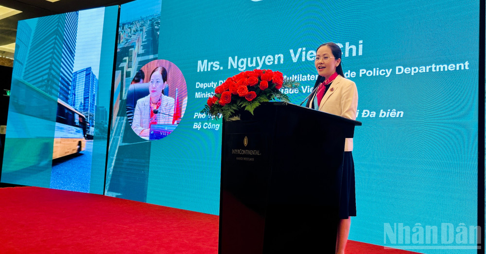 Bà Nguyễn Việt Chi, đại diện Vụ Chính sách thương mại đa biên (Bộ Công thương Việt Nam) chia sẻ tại sự kiện. (Ảnh: HẢI YẾN) ndo_br_cut-img-0822.jpg