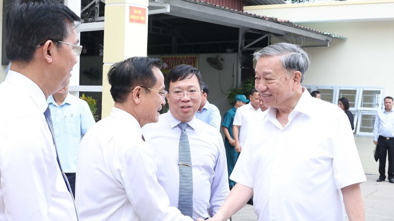 Tổng Bí thư Tô Lâm khảo sát thực tế mô hình tổ chức chính quyền địa phương 2 cấp tại xã Tân Vĩnh Lộc, Thành phố Hồ Chí Minh. (Ảnh: THỐNG NHẤT/TTXVN) vna-potal-tong-bi-thu-to-lam-khao-sat-thuc-te-mo-hinh-to-chuc-chinh-quyen-dia-phuong-2-cap-tai-xa-tan-vinh-loc-thanh-pho-ho-chi-minh-8121093-63.jpg