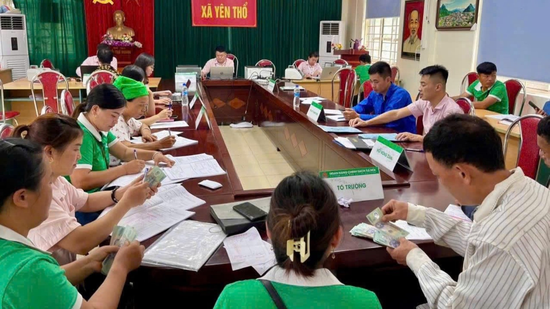 Các điểm giao dịch của Ngân hàng Chính sách xã hội tỉnh Cao Bằng tích cực phục vụ nhân dân tại các xã mới sau sáp nhập. cac-diem-giao-dich-cua-nhcsxh-tinh-cao-bang-tich-cuc-phuc-vu-nhan-dan-tai-cac-xa-moi-sau-sap-nhap.jpg