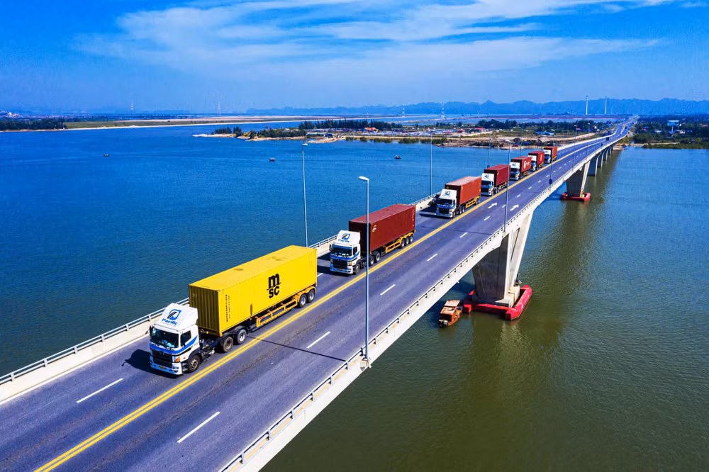 Thành phố Hải Phòng tiếp tục đầu tư phát triển hạ tầng giao thông để khai thác thế mạnh logistics. Ảnh: Nguyễn Đức Nghĩa.