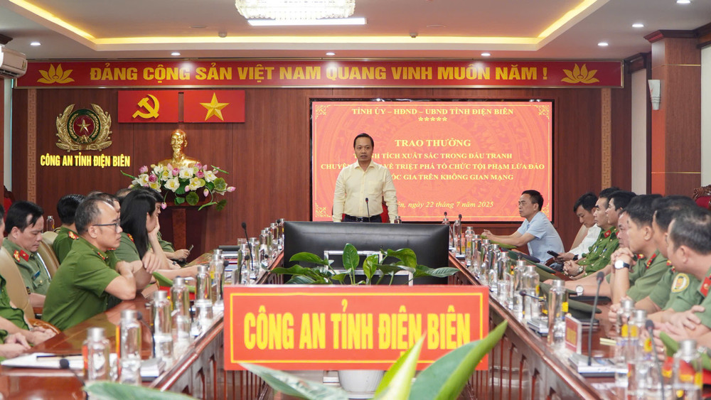 Quang cảnh buổi lễ. z6833798201305-1425ceebade37e059b8d4fc43edb62f8.jpg