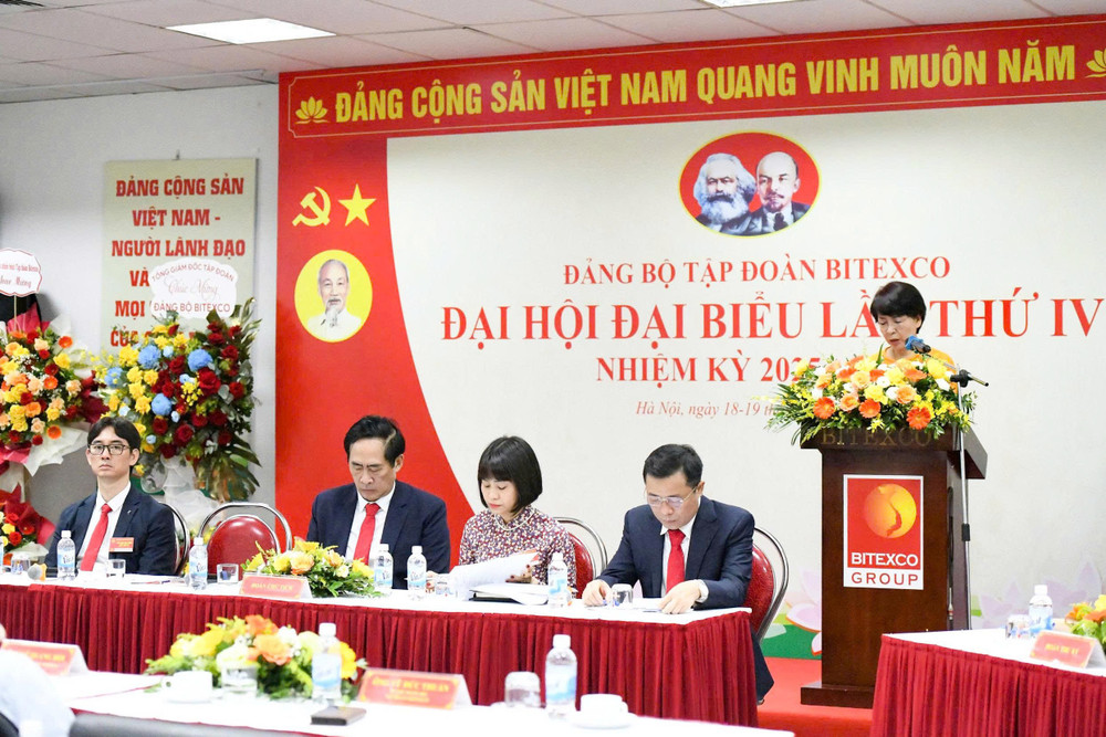 Đồng chí Đào Thanh Huyền đọc báo cáo tại Đại hội. 1-2183.jpg