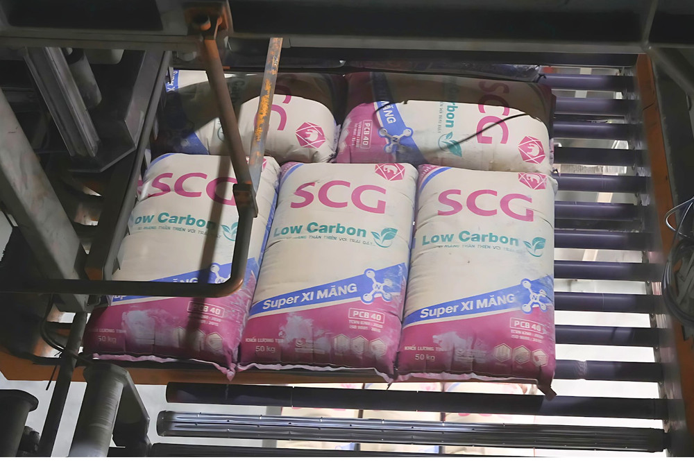 Hướng đến mục tiêu Net Zero của Việt Nam, Tập đoàn đã giới thiệu dòng xi măng Low Carbon – vật liệu xây dựng tiên tiến giúp giảm đến 20% lượng phát thải CO₂ so với sản phẩm thông thường. Hướng đến mục tiêu Net Zero của Việt Nam, Tập đoàn đã giới thiệu dòng xi măng Low Carbon – vật liệu xây dựng tiên tiến giúp giảm đến 20% lượng phát thải CO₂ so với sản phẩm thông thường.