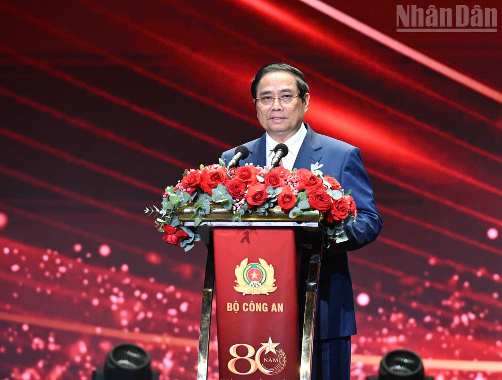 Thủ tướng Phạm Minh Chính phát biểu chỉ đạo và phát động phong trào "Toàn dân bảo vệ Tổ quốc" ndo_tr_z6881003289759-70c84269a438d5f17098c57044881b44.jpg