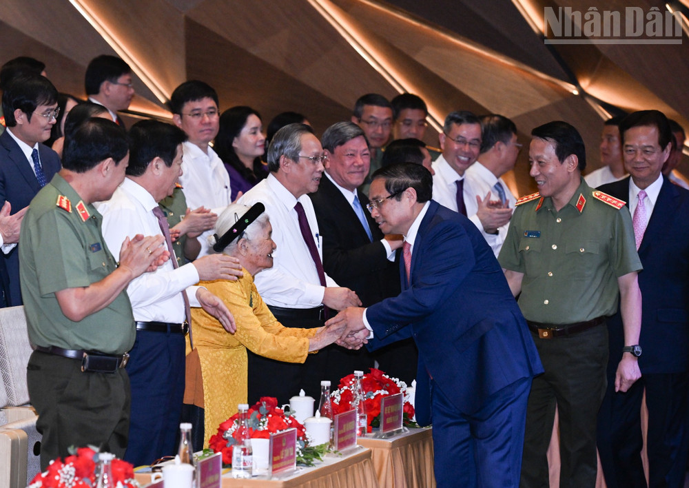 Thủ tướng và các đại biểu tham dự Đại hội Thi đua “Vì an ninh Tổ quốc” lần thứ 9. ndo_tr_z6880579220983-2d9af6f765aed89bac23d1dd4a82f831.jpg