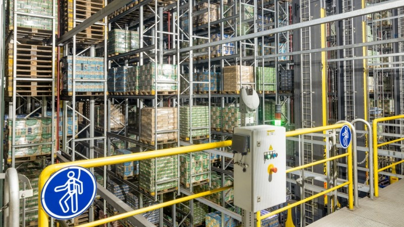 Tích hợp công nghệ cao tiết kiệm năng lượng, robot, các giải pháp tự động hóa giúp Vinamilk đạt mục tiêu về nâng cao hiệu quả sản xuất, vừa thúc đẩy chuyển đổi xanh. 2.jpg