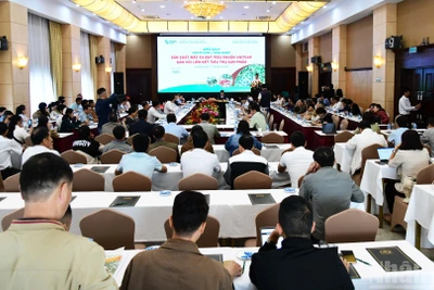 Quang cảnh diễn đàn “Sản xuất mắc-ca đạt tiêu chuẩn VietGAP gắn với liên kết tiêu thụ sản phẩm”
