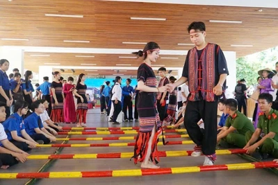 Các bạn đoàn viên thanh niên tham gia Ngày hội Toàn dân bảo vệ an ninh Tổ quốc tại trường Cao đẳng du lịch Huế năm 2025. (Ảnh: Công an thành phố Huế) 