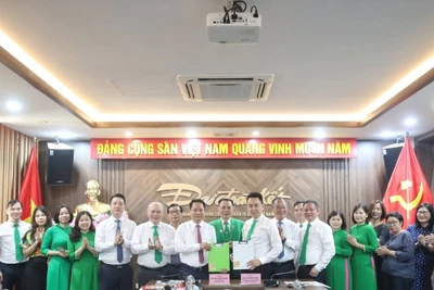 Hai bên ký kết phát hành 2.000 quyển/kỳ của ấn phẩm "Tinh hoa Việt" trong thời gian 12 kỳ (1 năm).