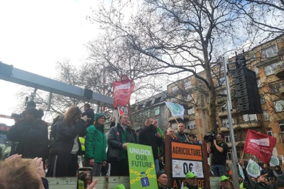 Biểu tình phản đối hiệp định với Mercosur trên đường phố Brussels (Nguồn: X) 