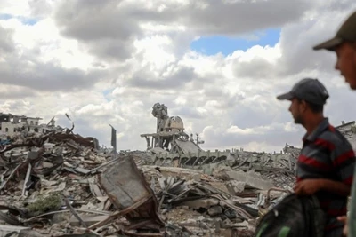 Các tòa nhà bị phá hủy do xung đột tại Khan Younis, Dải Gaza. (Ảnh: THX/TTXVN) 