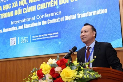 Phó Giáo sư, Tiến sĩ Nguyễn Đức Sơn - Hiệu trưởng Trường đại học Sư phạm Hà Nội phát biểu tại hội thảo. (Ảnh: THANH TÙNG)