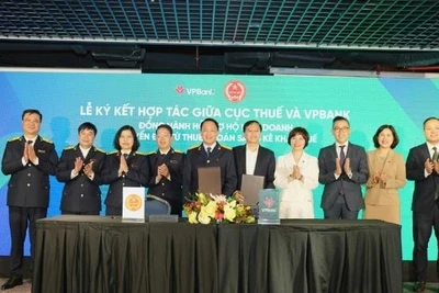 Lễ ký kết tổ chức đồng thời tại Hà Nội và Thành phố Hồ Chí Minh, kết nối tới điểm cầu VPBank tại 32 tỉnh, thành phố.