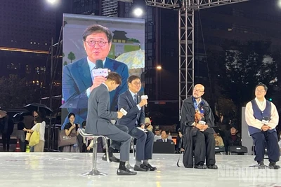 Bộ trưởng Văn hóa, Thể thao và Du lịch Hàn Quốc Chae Hwi-young (thứ hai từ trái sang) phát biểu tại sự kiện khai mạc Lễ hội Hangeul năm 2025 tại thủ đô Seoul (Ảnh: ANH TUẤN)