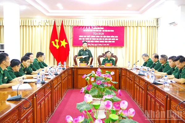 Thiếu tướng, Tiến sĩ Nguyễn Xuân Bách, Chính ủy Học viện Biên phòng, Trưởng đoàn khảo sát phát biểu tại tọa đàm.