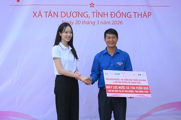Hoa hậu quốc tế 2024 Huỳnh Thị Thanh Thủy trao tặng công trình máy lọc nước tại xã Tân Dương, tỉnh Đồng Tháp.