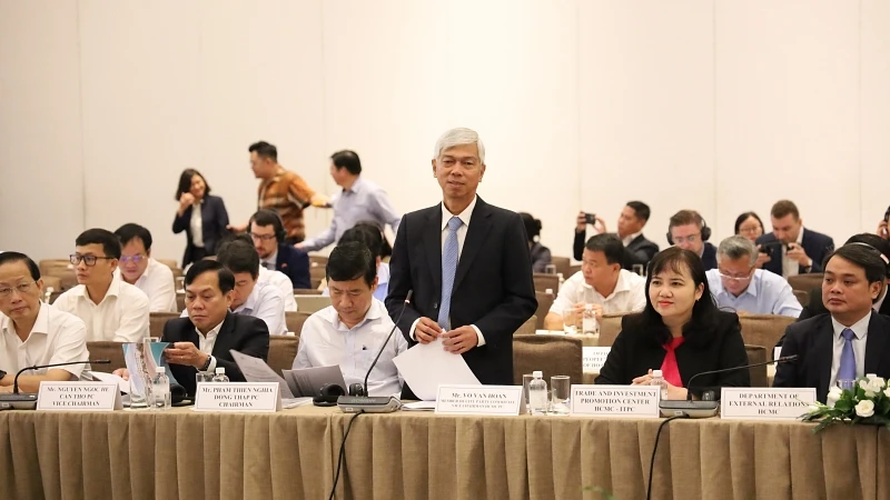  Phó Chủ tịch Ủy ban nhân dân Thành phố Hồ Chí Minh Võ Văn Hoan phát biểu tại buổi đối thoại
