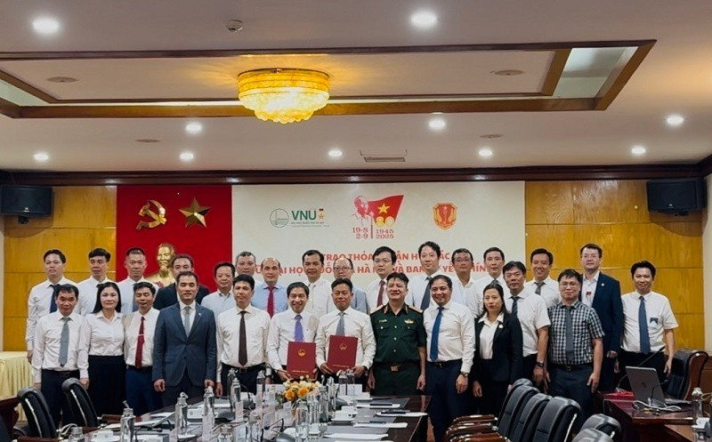 Ký kết thỏa thuận hợp tác trong lĩnh vực công nghệ lượng tử, an toàn thông tin và công nghệ bán dẫn giữa Đại học Quốc gia Hà Nội và Ban cơ yếu chính phủ. 