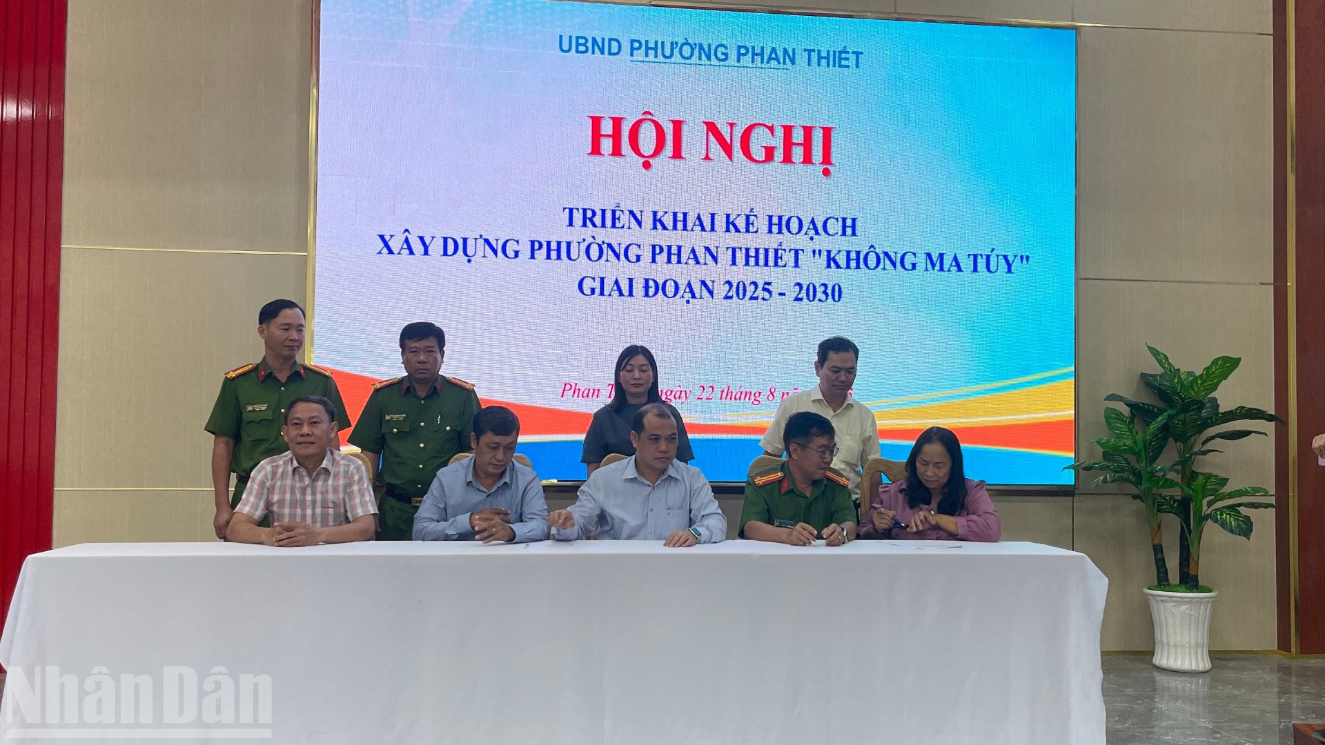 Các đơn vị ký cam kết xây dựng phường không ma túy. ndo_bl_img-2608-5023.jpg