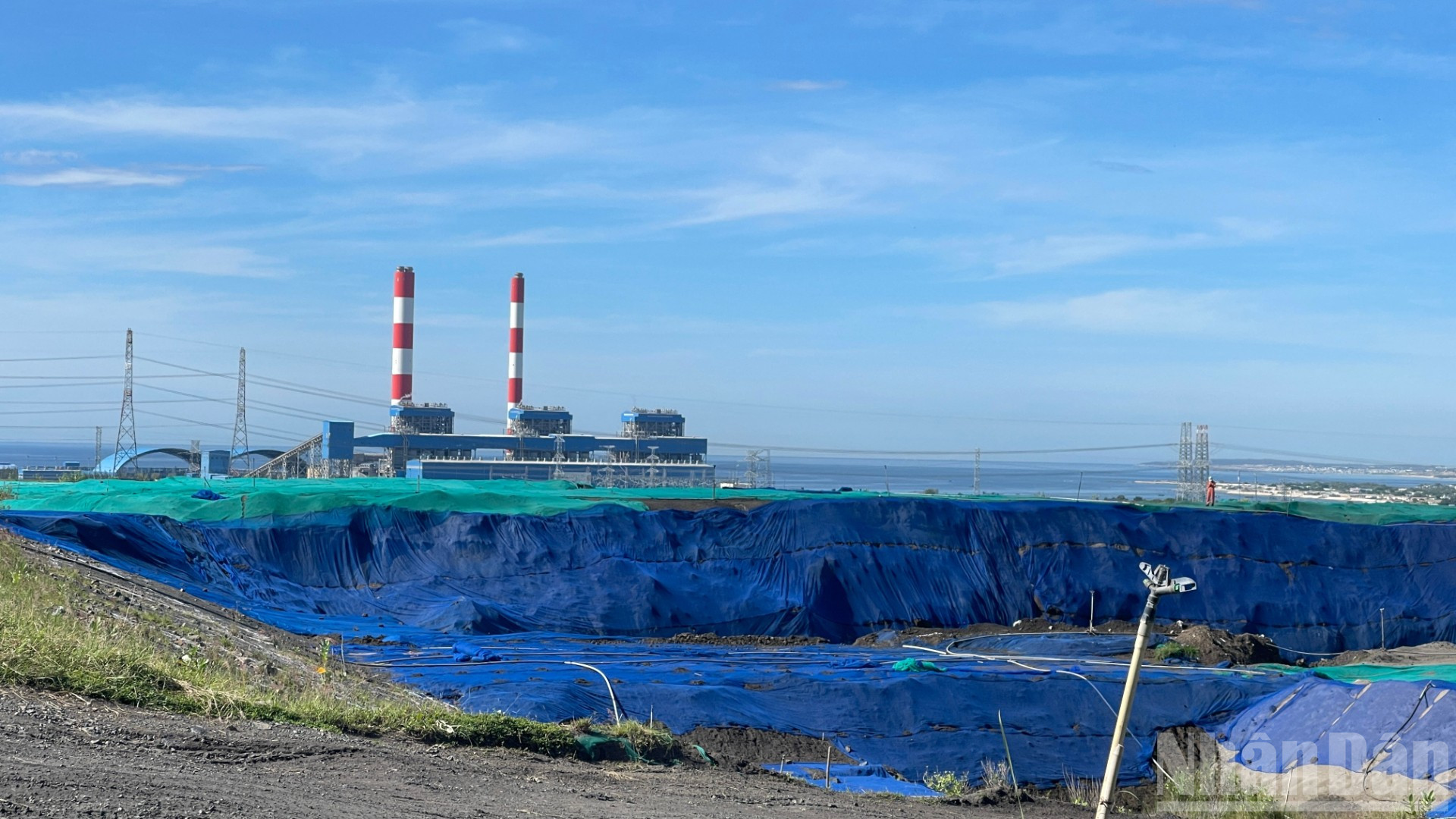 Bãi tro xỉ của các nhà máy nhiệt điện.