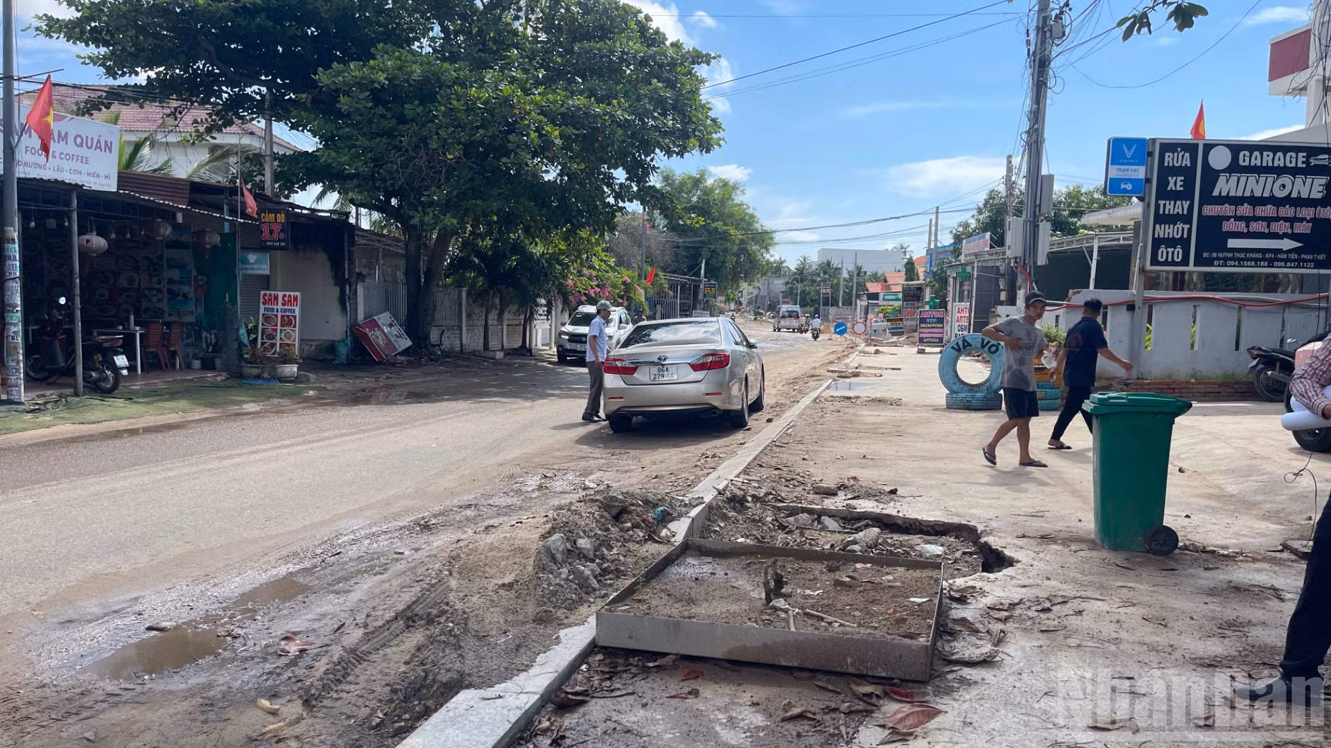 Đường Nguyễn Đình Chiểu đang được nâng cấp.