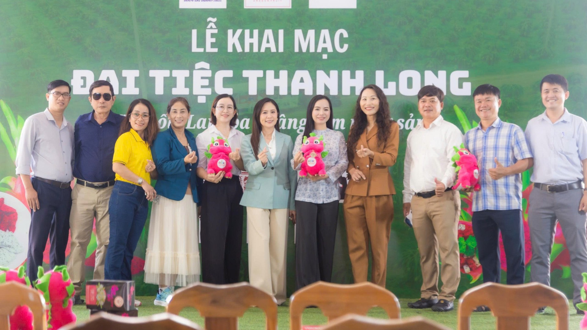 Các nông dân được tập huấn quay phim, sử dụng nội dung để quảng bá trên mạng. 8818b9b3295aa104f84b-1445.jpg