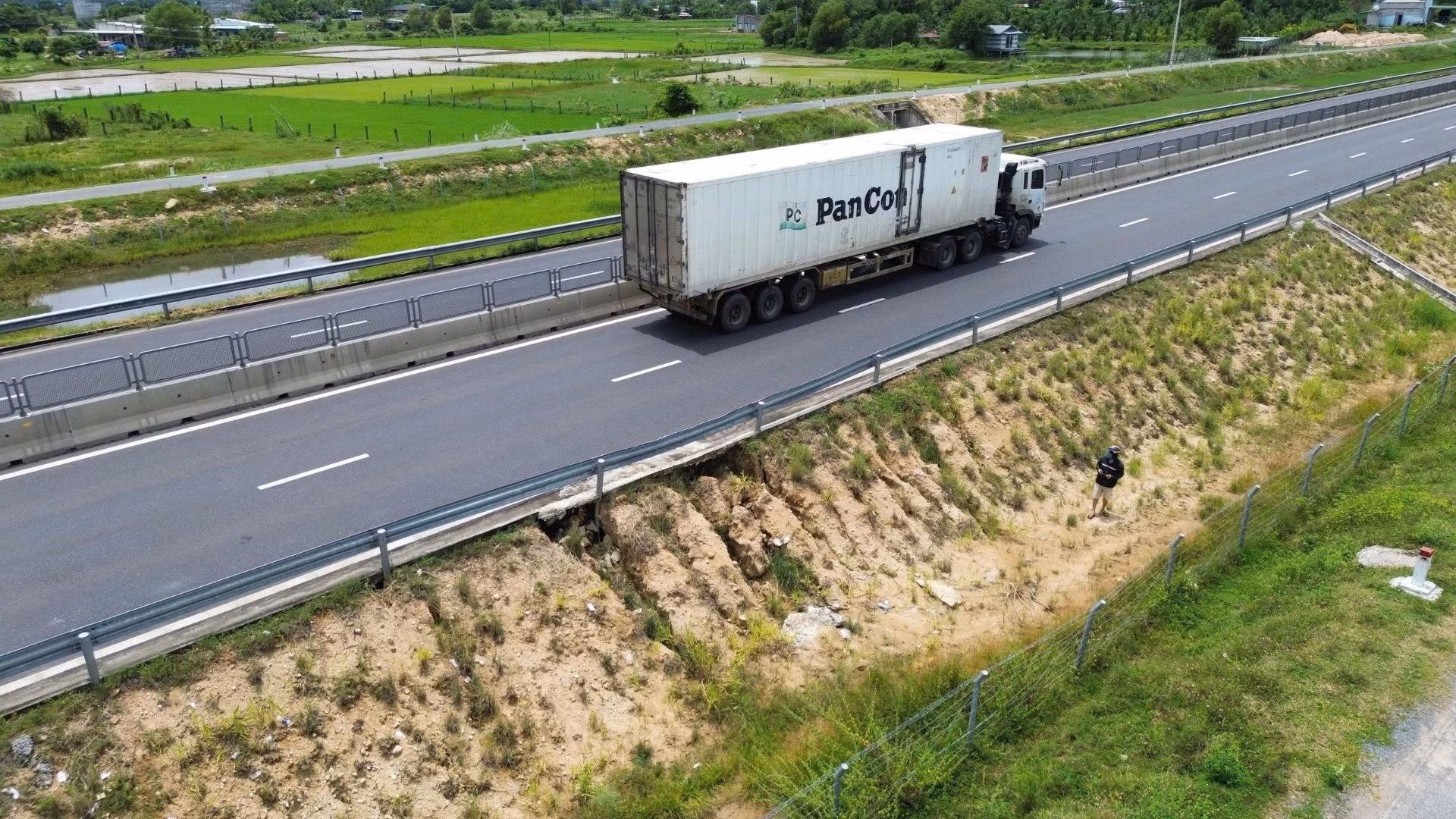 Cao tốc Vĩnh Hảo-Phan Thiết đoạn 213km xuất hiện hàm ếch.