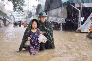 Hoàn lưu bão số 4 tiếp tục gây mưa lớn tại Đông Bắc Bộ, nguy cơ lũ quét, sạt lở đất và ngập lụt vùng trũng thấp. (Ảnh: Bộ Chỉ huy quân sự tỉnh Lạng Sơn)