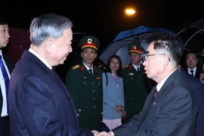 Các lãnh đạo Triều Tiên tiễn Tổng Bí thư Tô Lâm tại Sân bay quốc tế Bình Nhưỡng. (Ảnh: TTXVN)