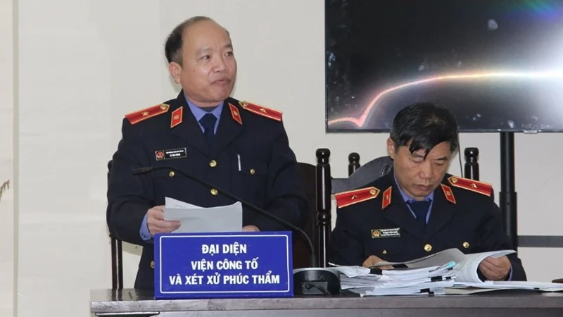 Đại diện Viện Kiểm sát nêu quan điểm giải quyết vụ án và đề nghị mức án.