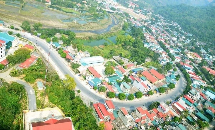 Diện mạo mới của thị trấn Mường Chà trong xây dựng nông thôn mới nâng cao.