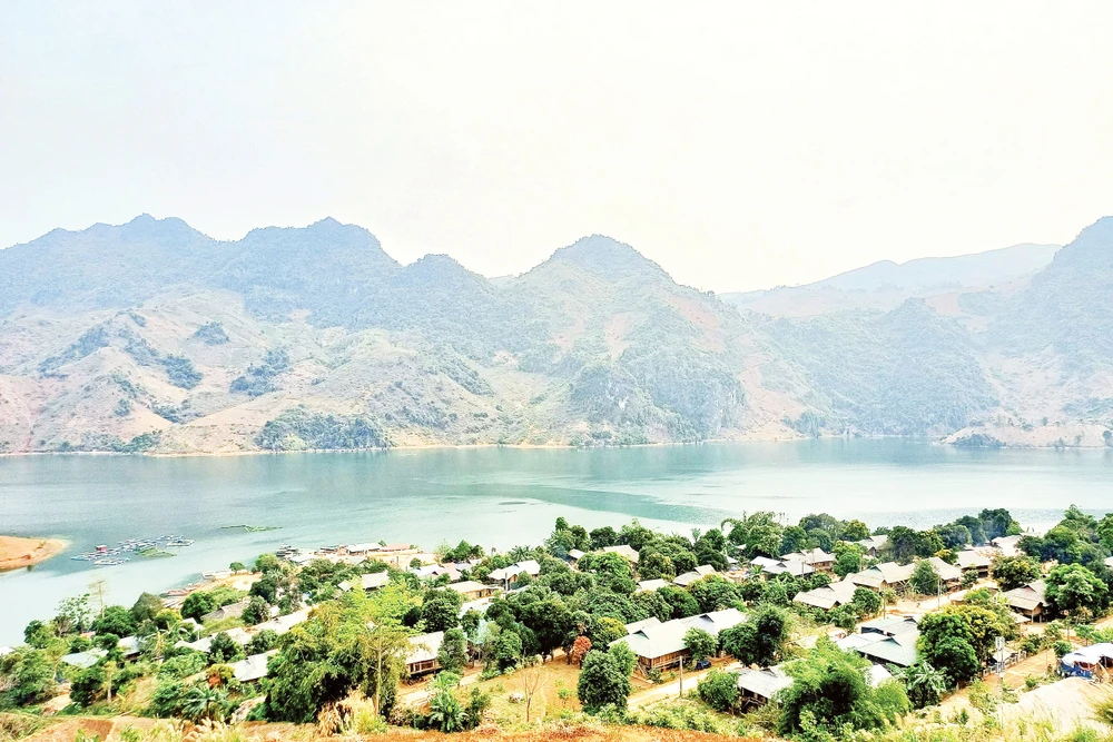 Cuộc sống mới về với Tủa Thàng.