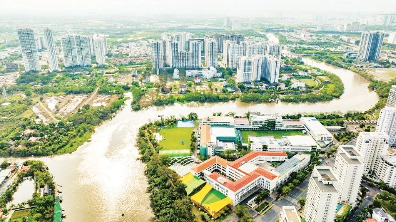 Các đô thị lớn như Hà Nội, Thành phố Hồ Chí Minh kiên định quan điểm không đánh đổi môi trường lấy tăng trưởng kinh tế, coi đây là bước đi quan trọng để cải thiện chất lượng sống của người dân. (Ảnh TTXVN)