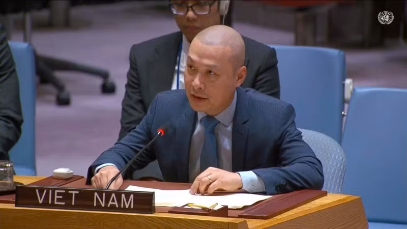 Công sứ Nguyễn Hoàng Nguyên, Đại biện lâm thời Phái đoàn thường trực Việt Nam tại Liên hợp quốc (New York) phát biểu tại phiên họp.