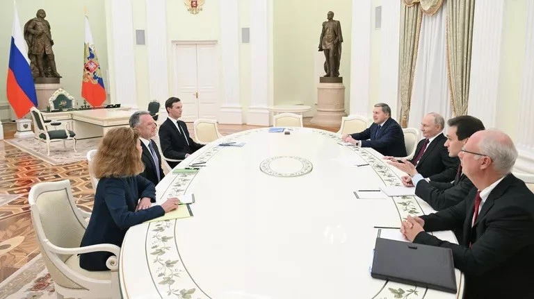 Tổng thống Nga Vladimir Putin tiếp Đặc phái viên Mỹ Steve Witkoff tại Moskva. (Ảnh: RIA)