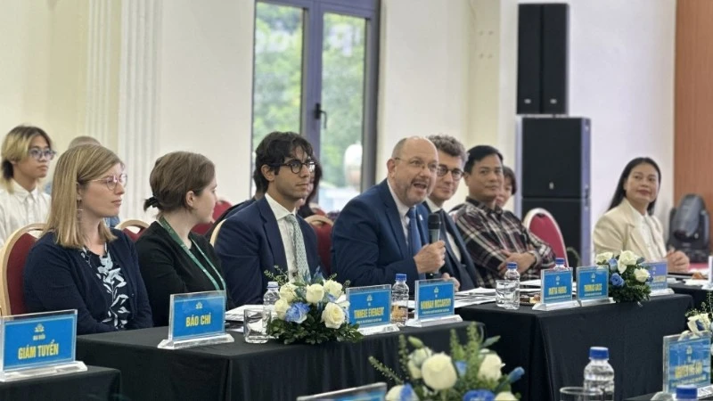 Các đại biểu chia sẻ về những điểm mới trong sự kiện về nhiếp ảnh của Hà Nội năm 2025.